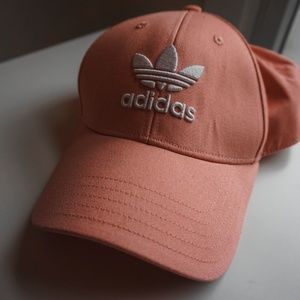 ⭐Never worn Adidas hat